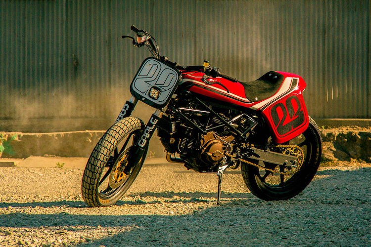 Ducati Monster street tracker “hang thua” tu Volkswagen